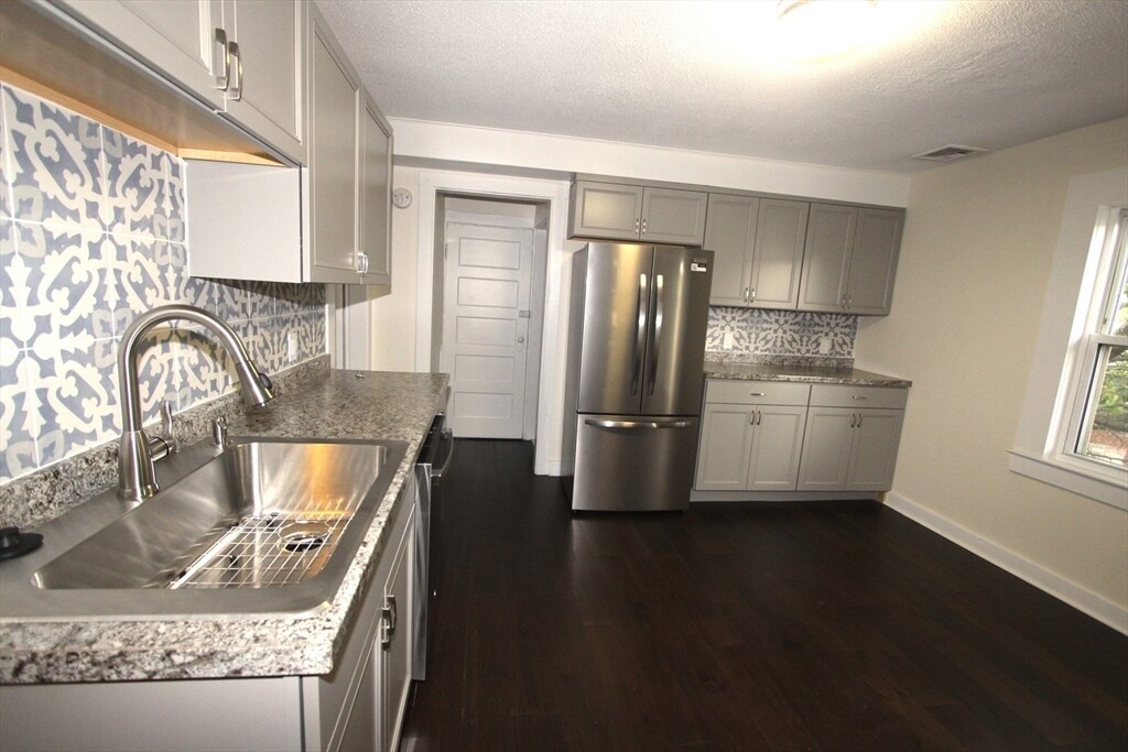 Foto principal - 24 Pleasant St