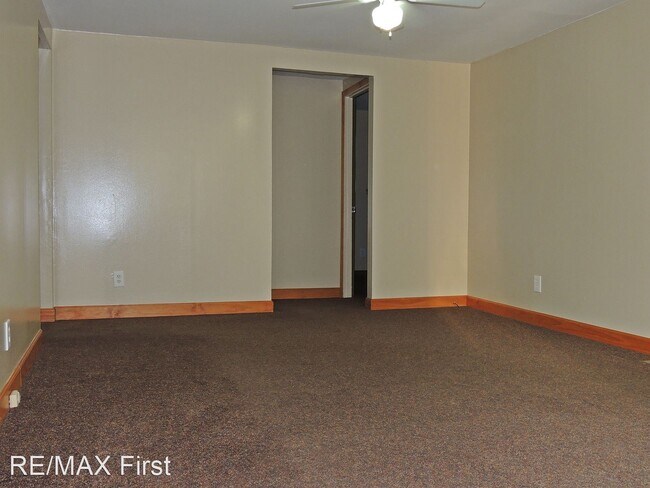 Building Photo - 3 br, 1 bath House - 132 S. Longhollow Rd.