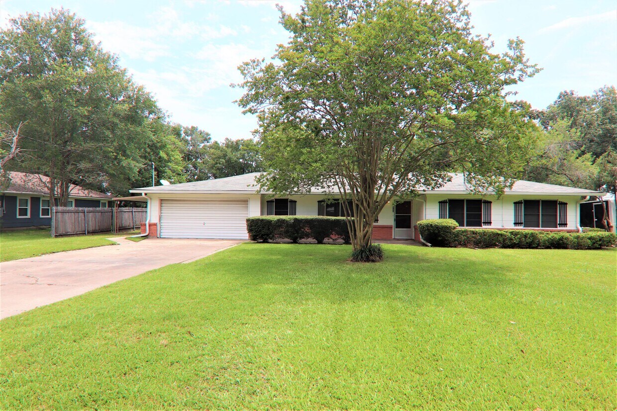 880 Morning Glory Dr, Bridge City, TX 77611 House Rental in Bridge