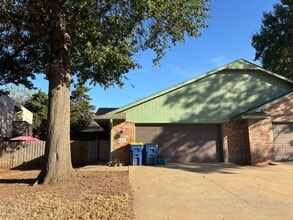 Building Photo - 522 E Rogers Dr