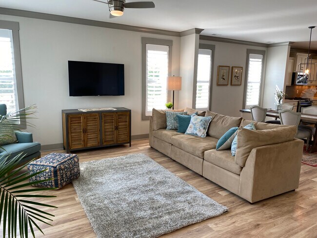 Light and Bright - 1624 Tunnel St