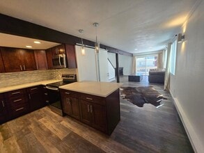 Building Photo - 810 Alder Ave