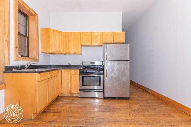 Building Photo - 1140 St Johns Pl