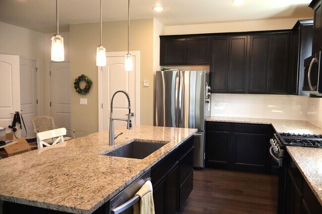 Foto del edificio - Elegant 3BR Townhome | Short-Term Lease