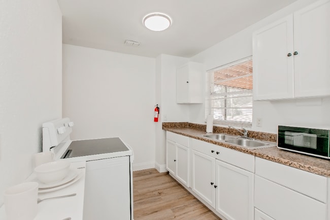 Building Photo - 5196 Lescot Ln