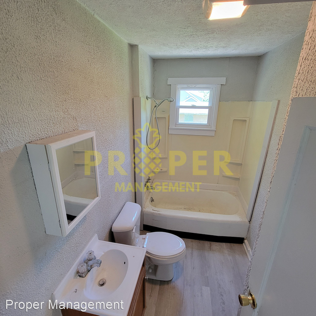 Building Photo - 2 br, 1 bath House - 3612 Detroit Avenue