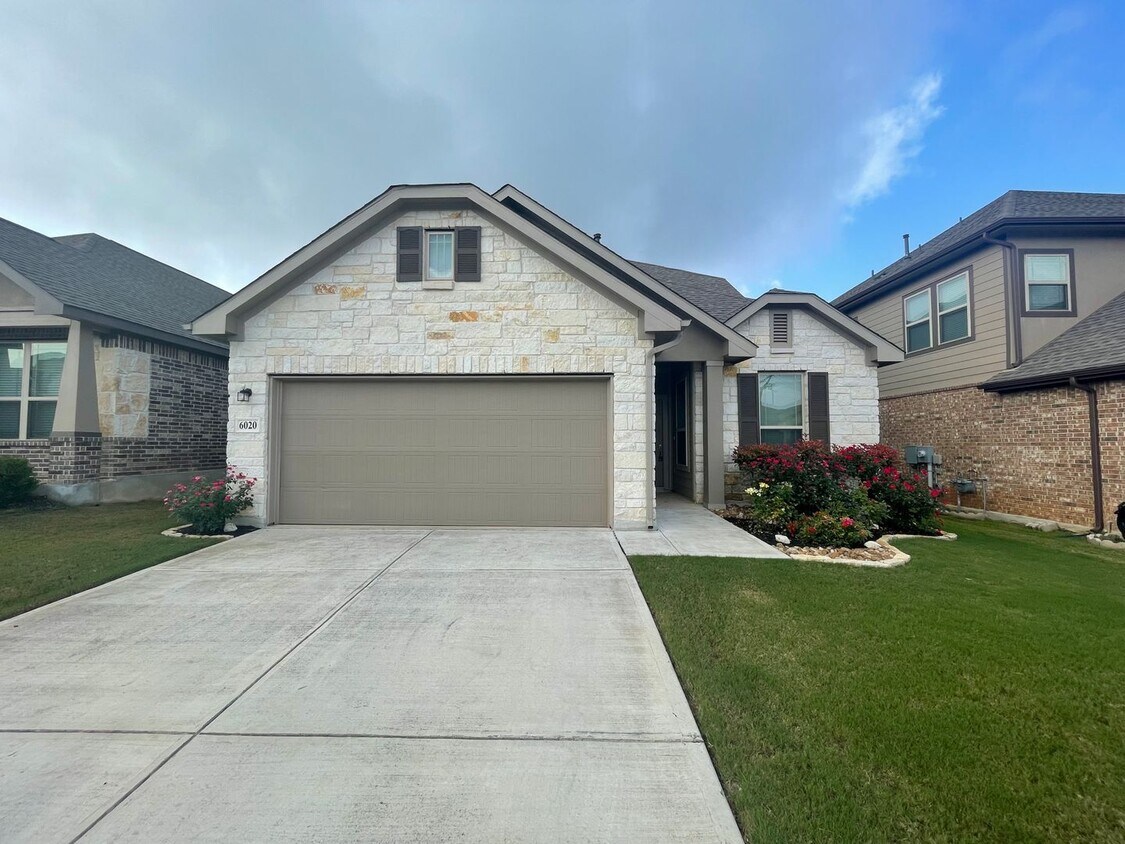 Primary Photo - LOVELY 4 BEDROOM HOME NEAR TPC - EASY ACCE...