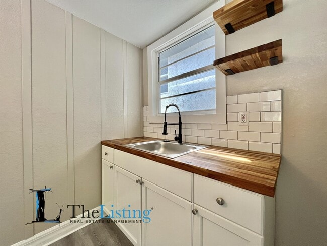 Building Photo - 3105 W Spruce St