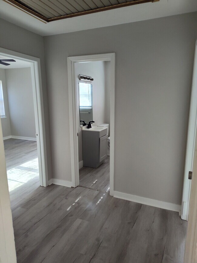 Building Photo - 1126 Barbara Ann Dr