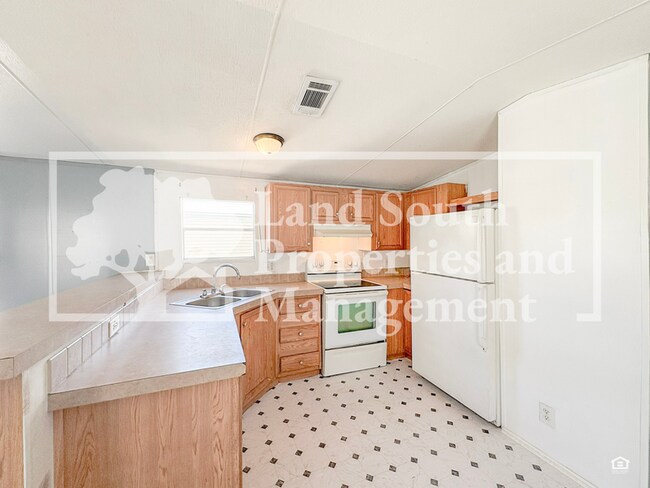 Foto del edificio - 425 Longfellow Blvd