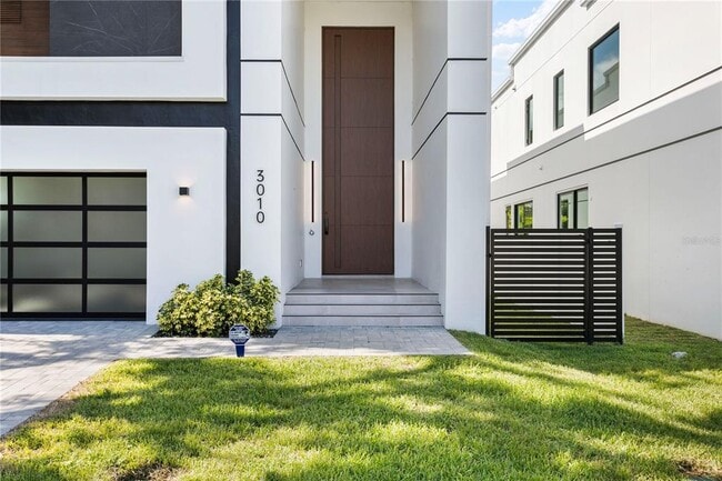 Building Photo - 3010 W Trilby Ave