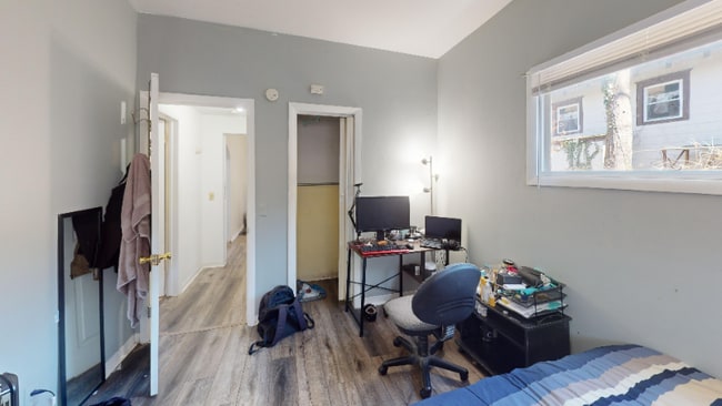 Building Photo - 33 Schubert St