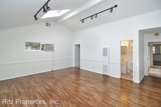 Building Photo - 5 br, 3 bath House - 14655 Morrison St.