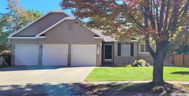 Foto del edificio - CDA Place Neighborhood- 4 bed with basement, cul de sac