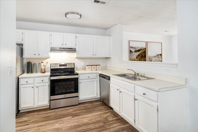 Interior Photo - Meadowbrook Luxury Apartments