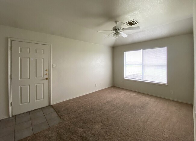 Foto del edificio - 3709 Littleleaf Dr