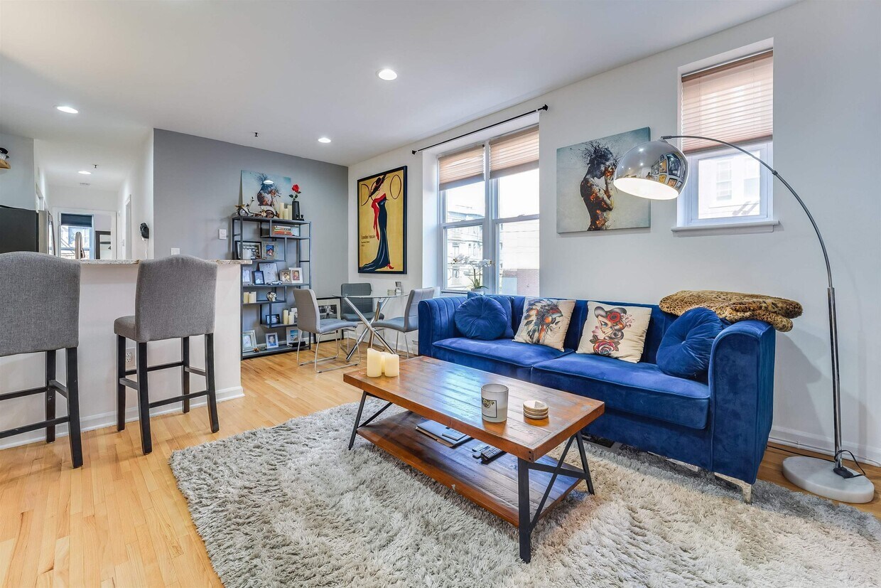Foto principal - 533 Monroe St