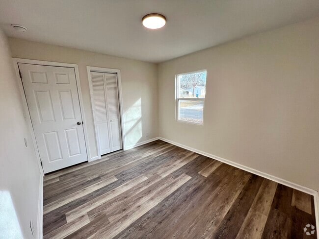 Building Photo - 1127 E Highland Ave