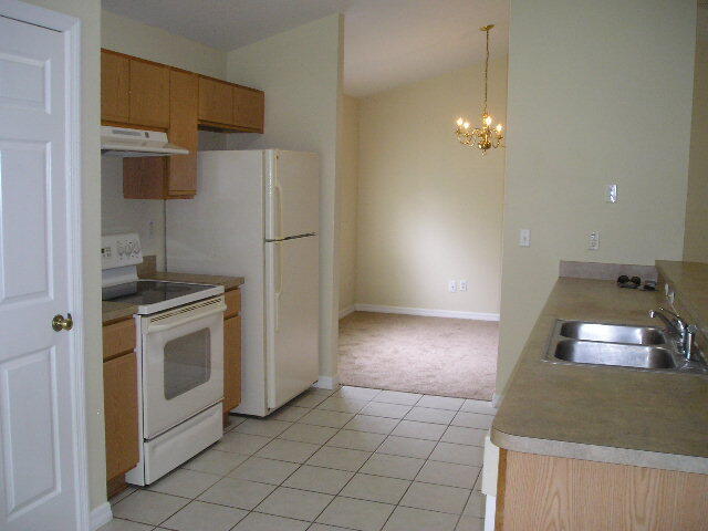 Building Photo - CENTRALLY LOCATED!