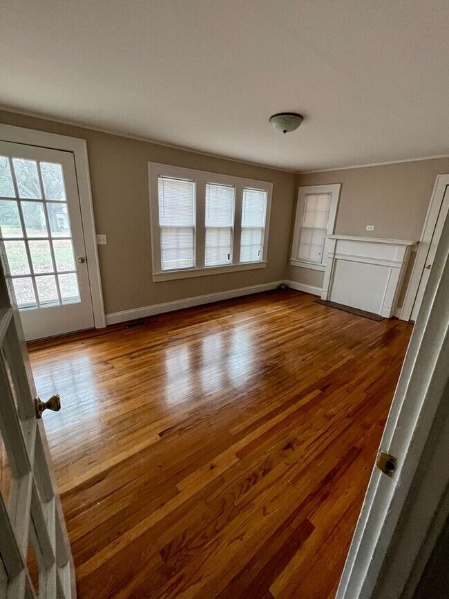 Building Photo - House: 3175 W Innes Street, $1050 2bedroom...