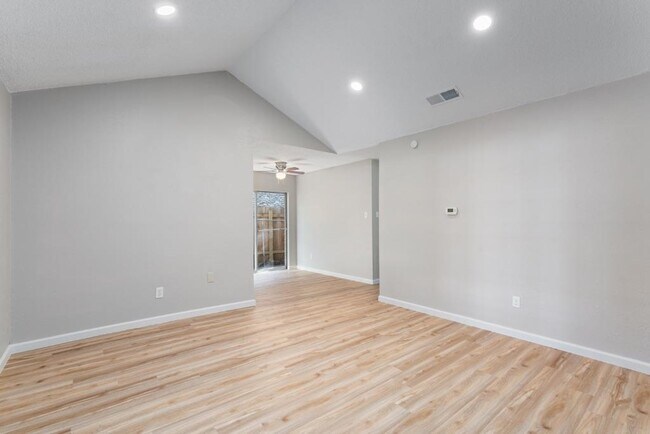 Foto del edificio - 10503 Little Pebble Dr