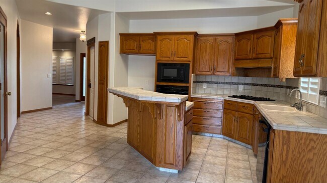 Foto del edificio - 521 Sherwood Ct