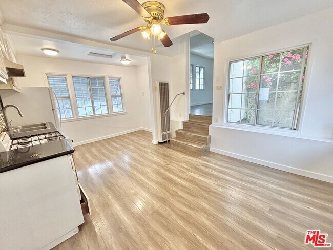 Foto del edificio - 288 1/2 S Coronado St-288