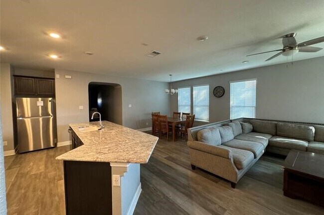 Foto del edificio - 199 Kennicott Dr