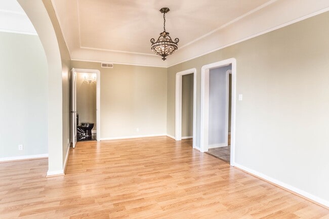 Building Photo - 327 1/2 N. Stanley Ave.-