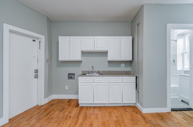 Building Photo - 80 W 18th St