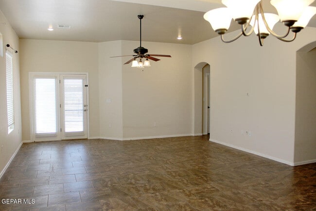 Building Photo - 853 Blue Park Ave