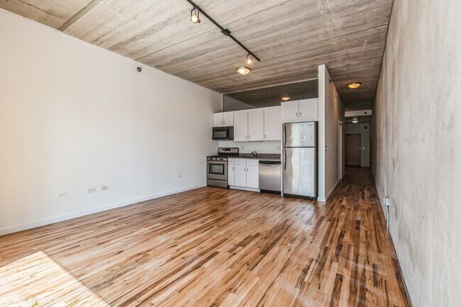 Foto del edificio - 630 N Franklin St