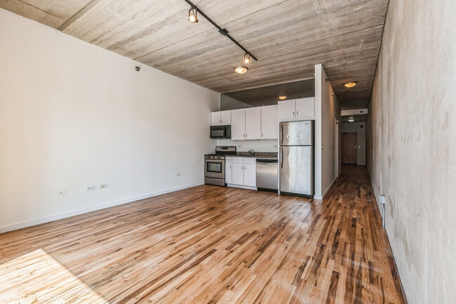 Building Photo - 630 N Franklin St