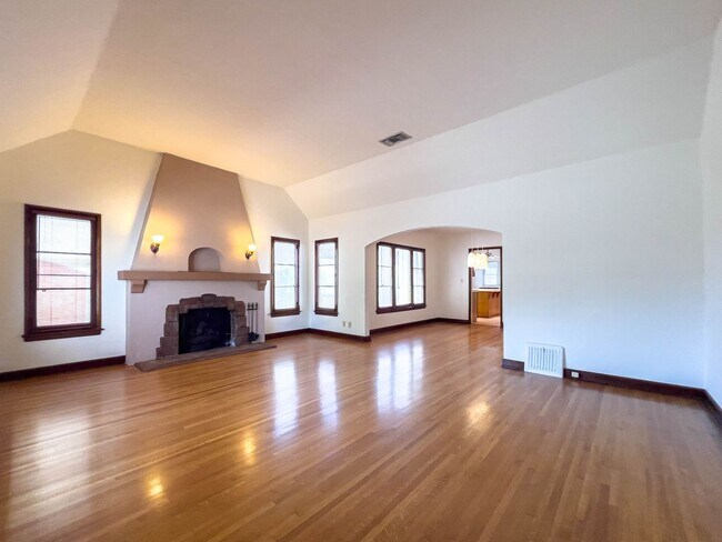 Foto del edificio - Storybook 3BR Home in Pretigious Rossmoyne...