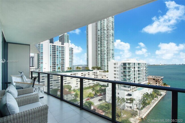 Foto del edificio - 460 NE 28th St