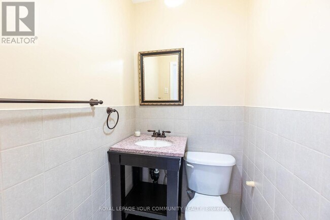 Building Photo - 32 Marbury Crescent