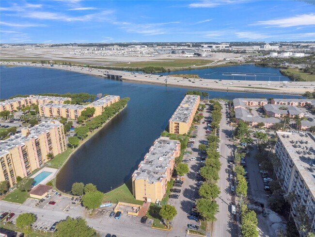 Foto del edificio - 4709 NW 7th St