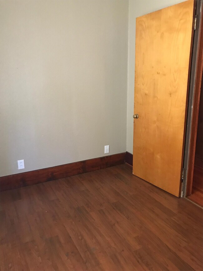 957 12th St, Marion, IA 52302 Townhouse for Rent in Marion, IA