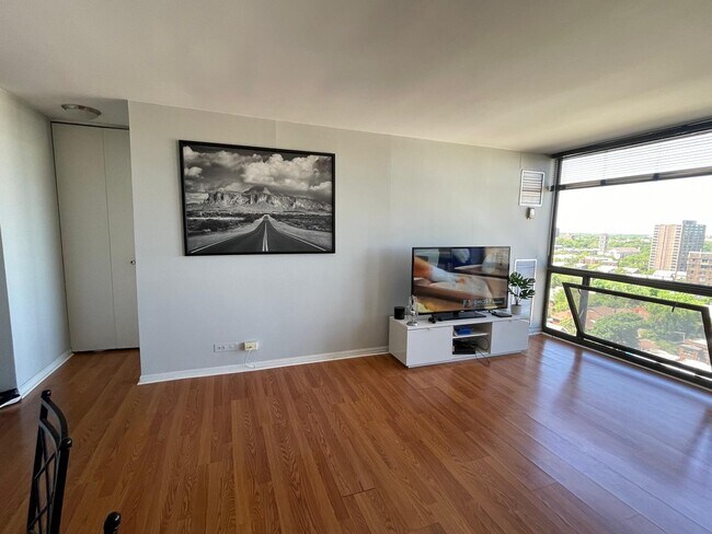 Foto del edificio - 4343 N Clarendon Ave