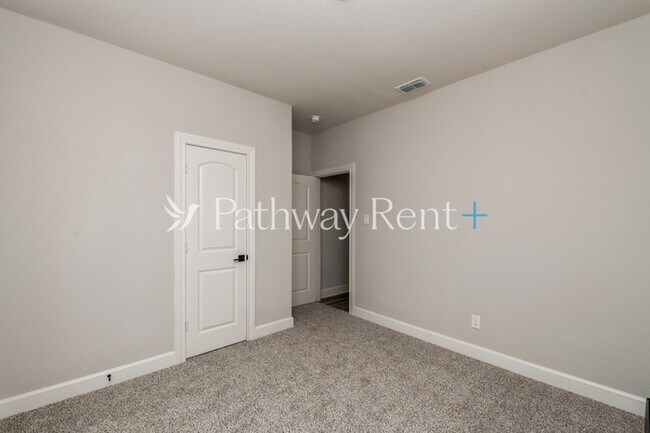 Building Photo - 709 Emerson Dr