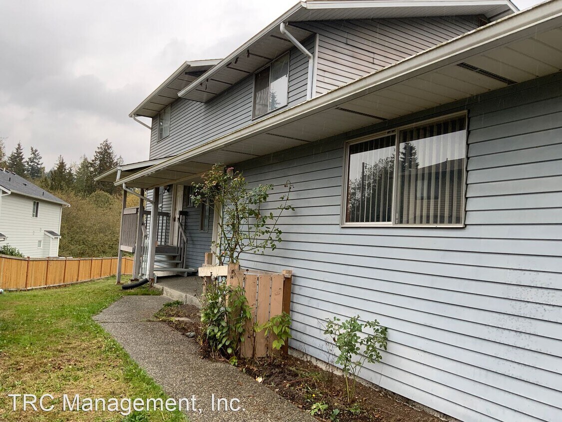 2 br, 1.5 bath House 5917 Glenwood Avenue House Rental in Everett