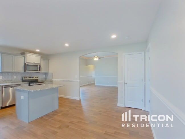 Building Photo - 800 Alley Ridge Dr