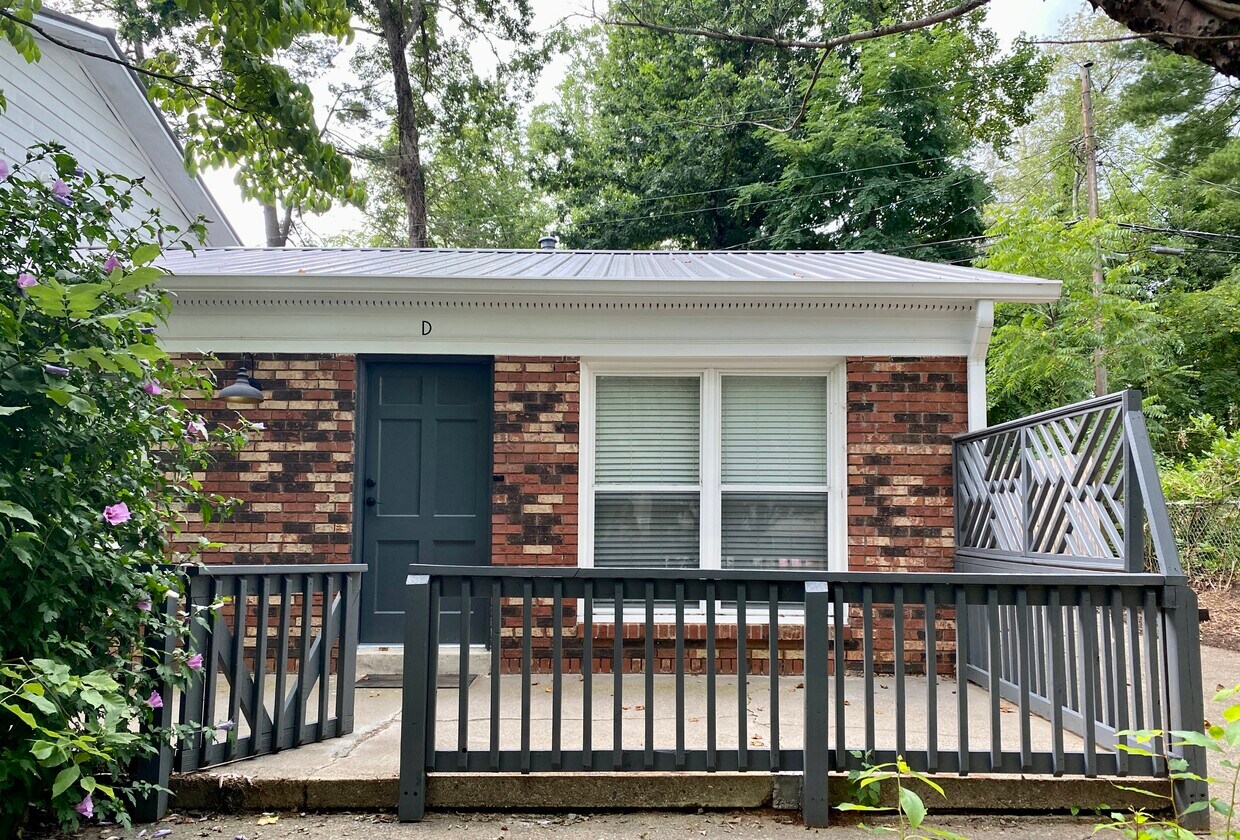 Primary Photo - 6 Dogwood Ct