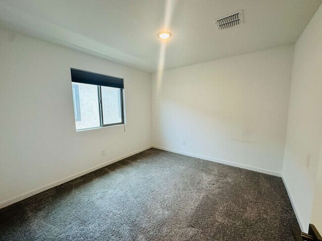 Building Photo - 7425 W Nicolet Ave