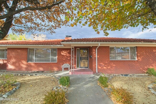 Building Photo - 995 Roberts St