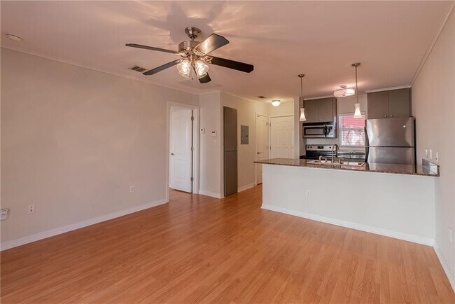 Building Photo - 1422 Collier St