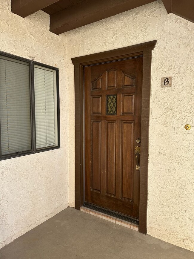 Building Photo - Long Term Unfurnished condominium - Commun...