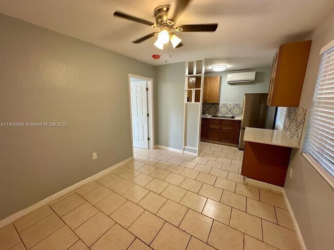 Building Photo - 5603 Spruce Ave