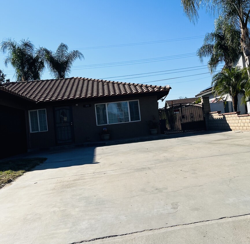 Foto principal - 965 N Latham St