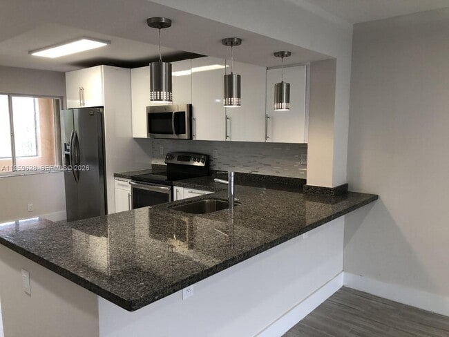 Foto del edificio - 161 Lakeview Dr